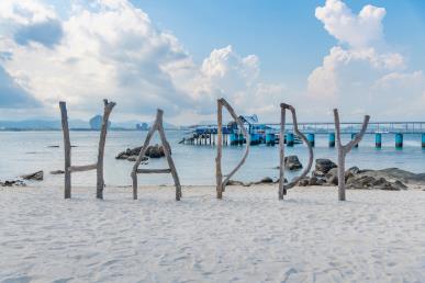 【近海版 海洋精靈】<天涯海角、亞龍灣國際玫瑰谷、蜈支洲島、檳榔谷、直升機>三亞雙飛4日游