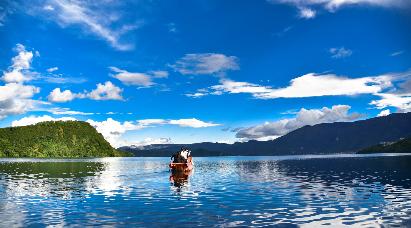 景點：瀘沽湖環湖游